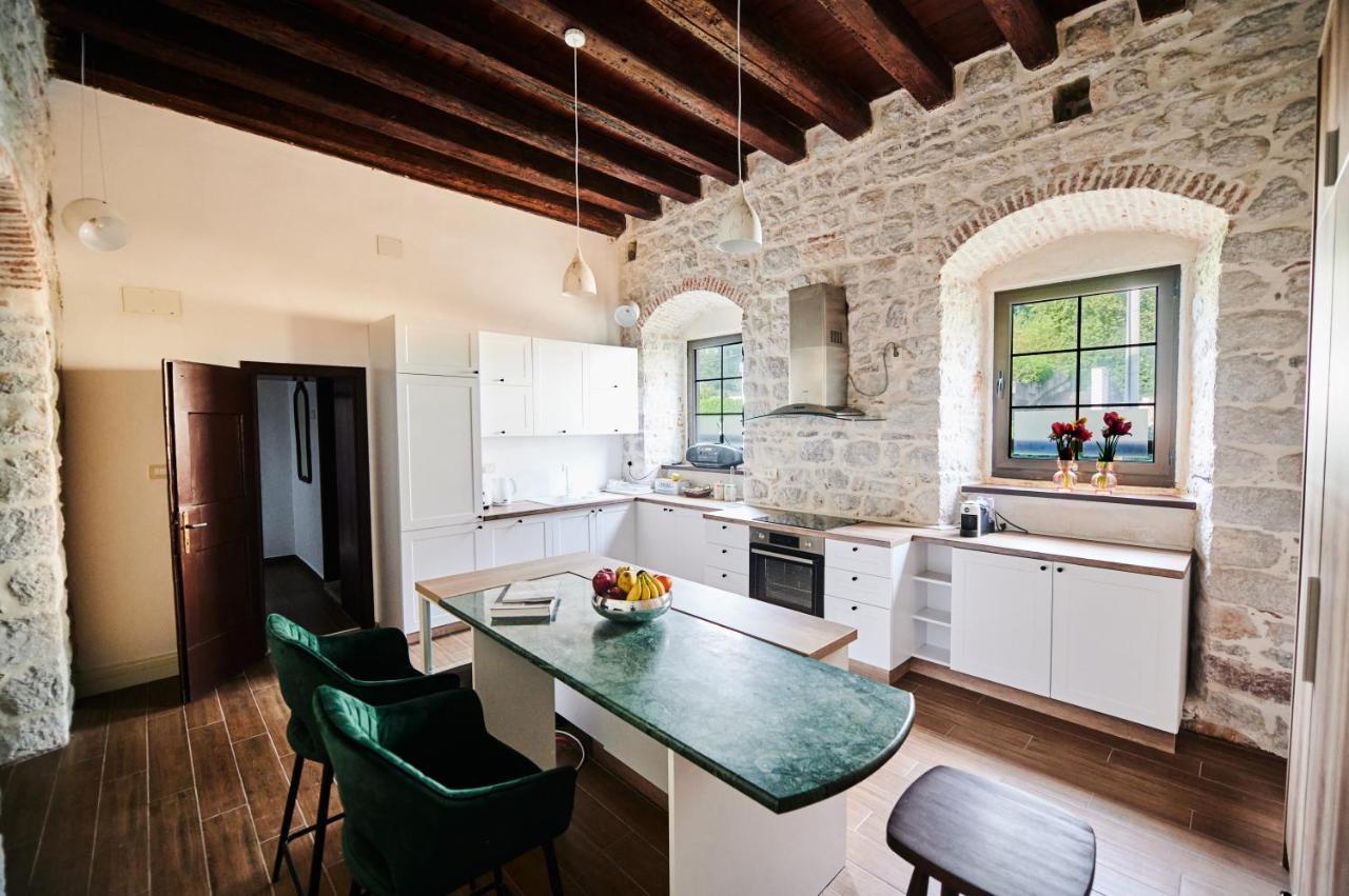Luxury Palace Apartment Kotor Buitenkant foto